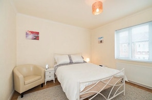 Deluxe Double Room, Shared Bathroom - TDM Bachelot Lettings (London)