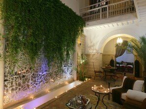 Bar lounge