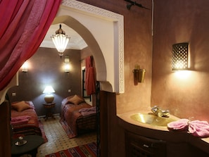 Double or Twin Room, Private Bathroom | Blackout drapes, free WiFi, bed sheets