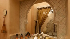 A bathroom with a gold sink, a mirror, and a shower curtain. - Riad El Bellar (Marrakech)