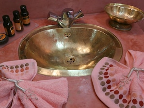 Chambre Double, salle de bains privée | Divers