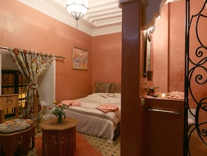 Double Room, Private Bathroom | Blackout drapes, free WiFi, bed sheets