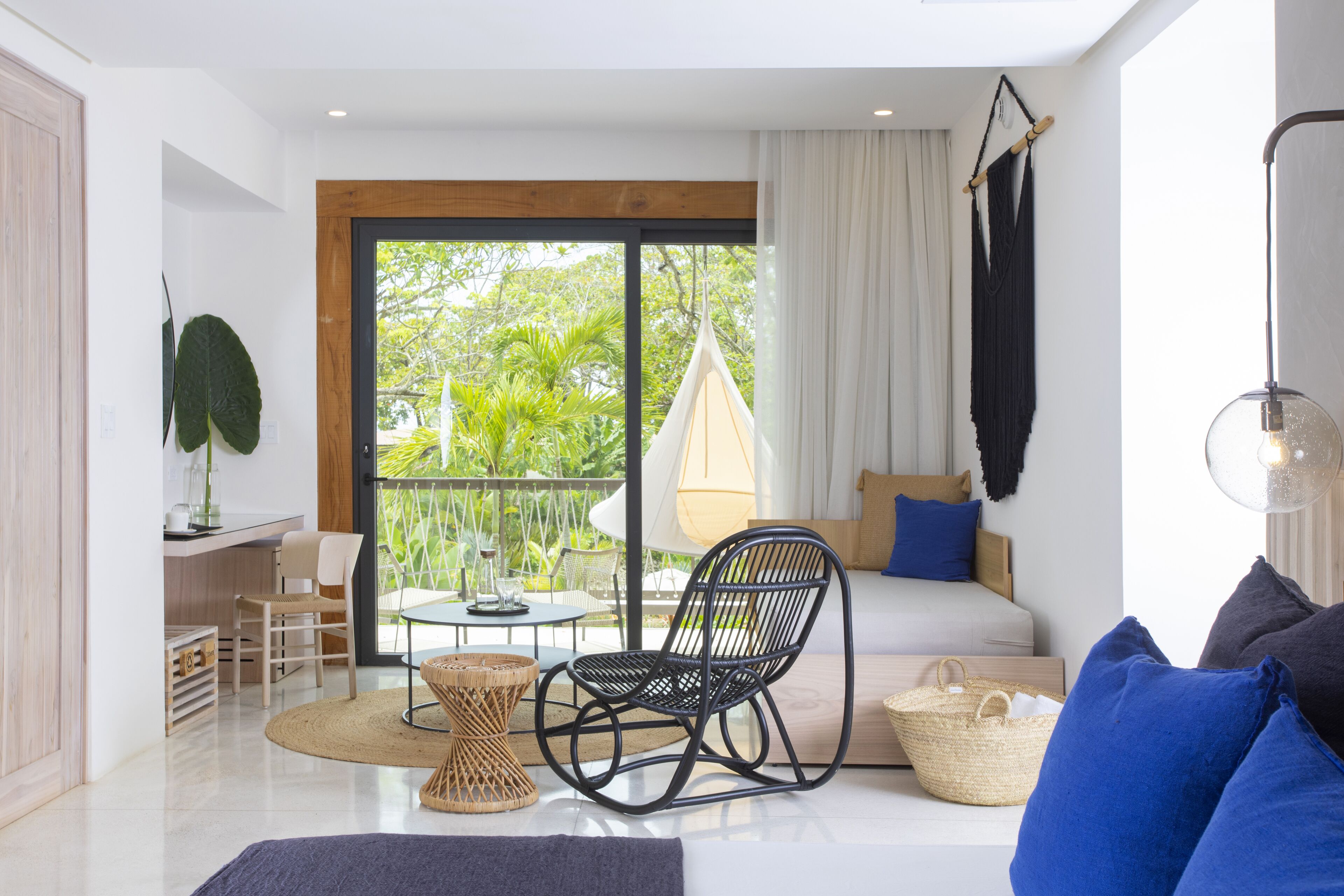 42-inch flat-screen tv with cable channels, tv