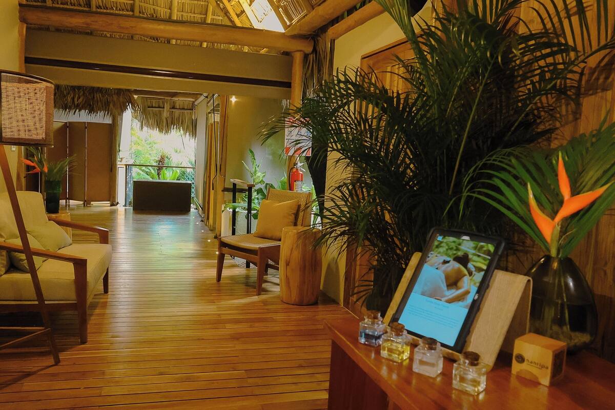 couples treatment room(s), hot stone massages, deep-tissue massages