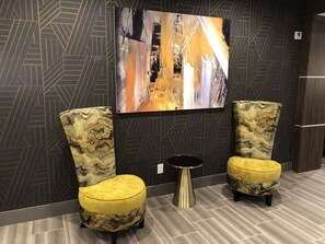 Lobby lounge - Radisson Hotel McAllen Airport (McAllen)