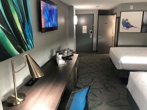 Hypo-allergenic bedding, individually decorated, individually furnished - Radisson Hotel McAllen Airport (McAllen)