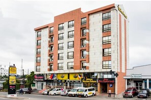 Front of property - Hotel Serena Palace (Douala)