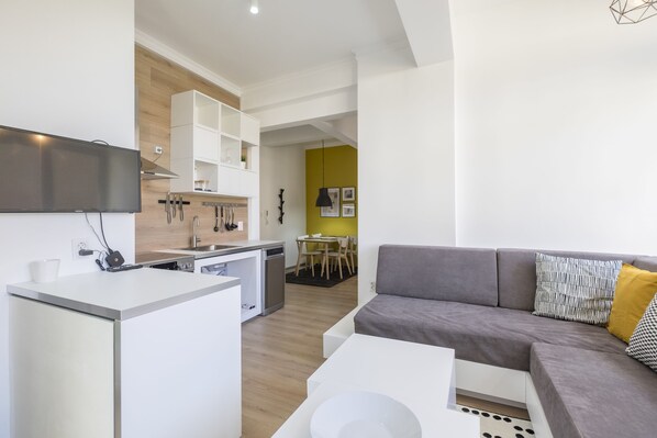 Appartement, non-fumeurs, balcon | 1 chambre, décoration personnalisée, ameublement personnalisé, bureau