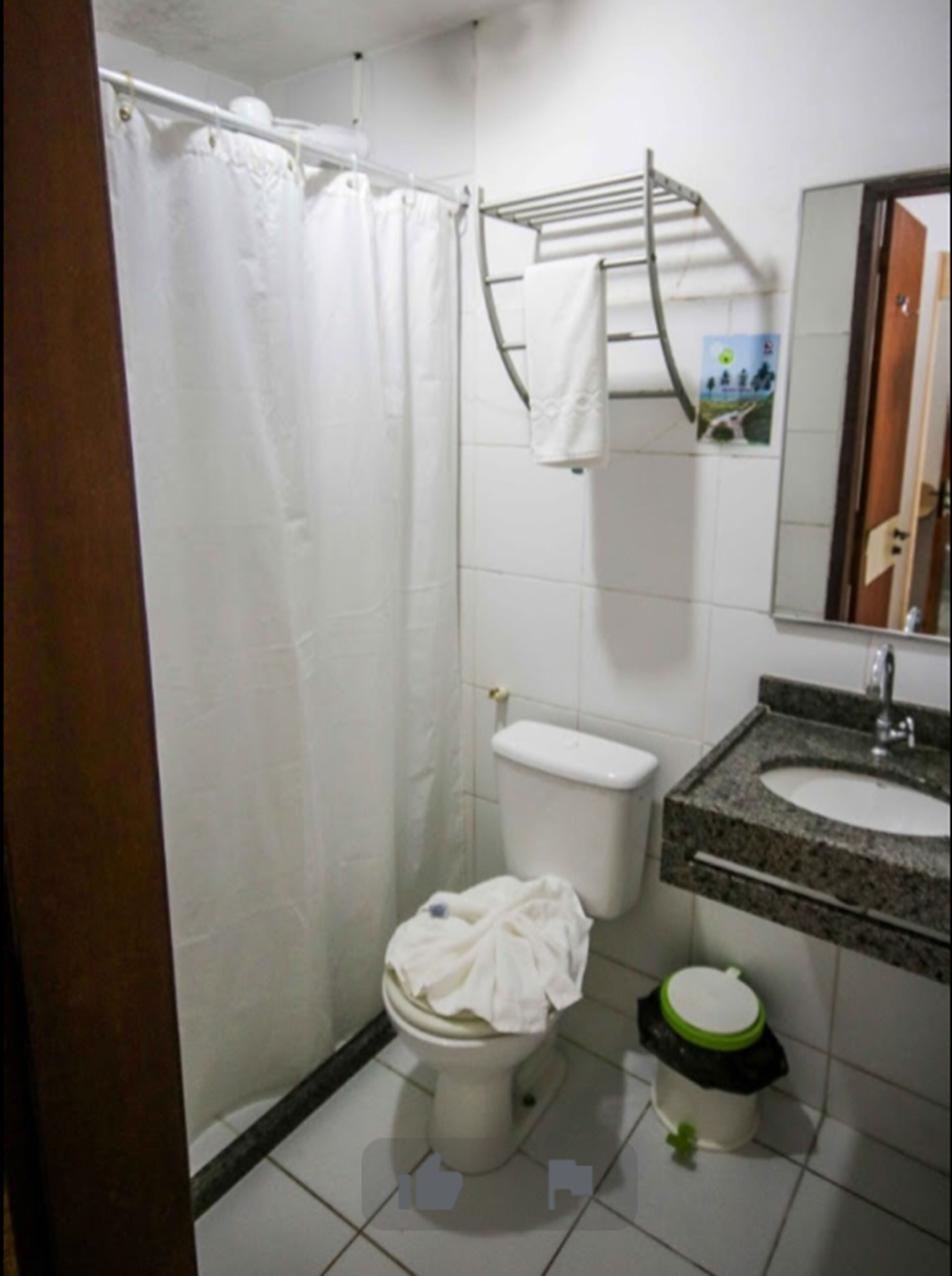 Shower, free toiletries, towels