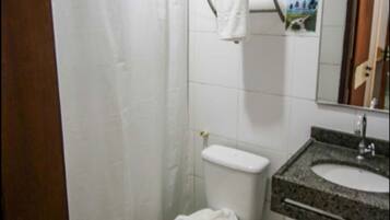 Ducha, artículos de tocador gratuitos, toallas