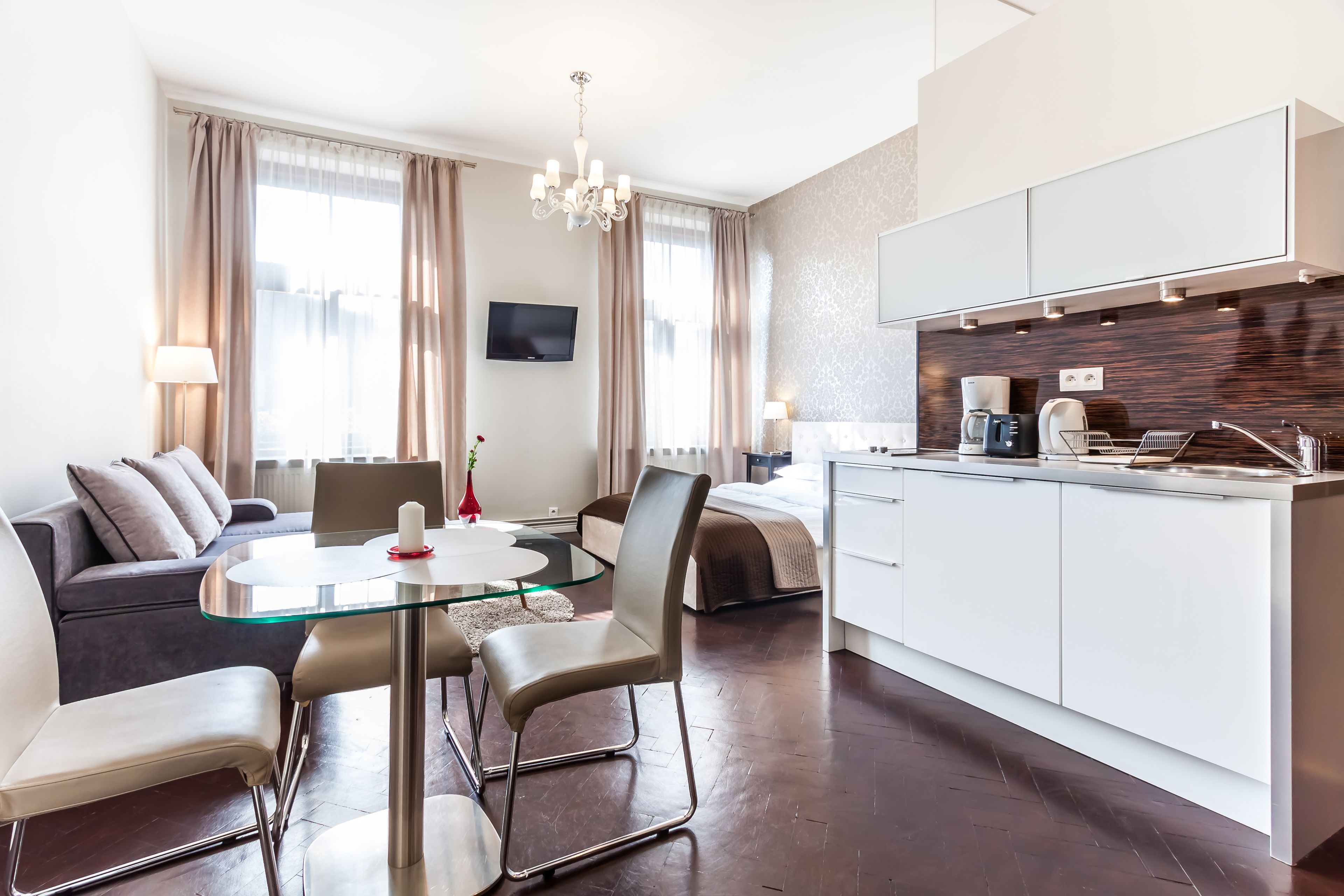 deluxe studio | hypo-allergenic bedding, individually decorated, individually furnished