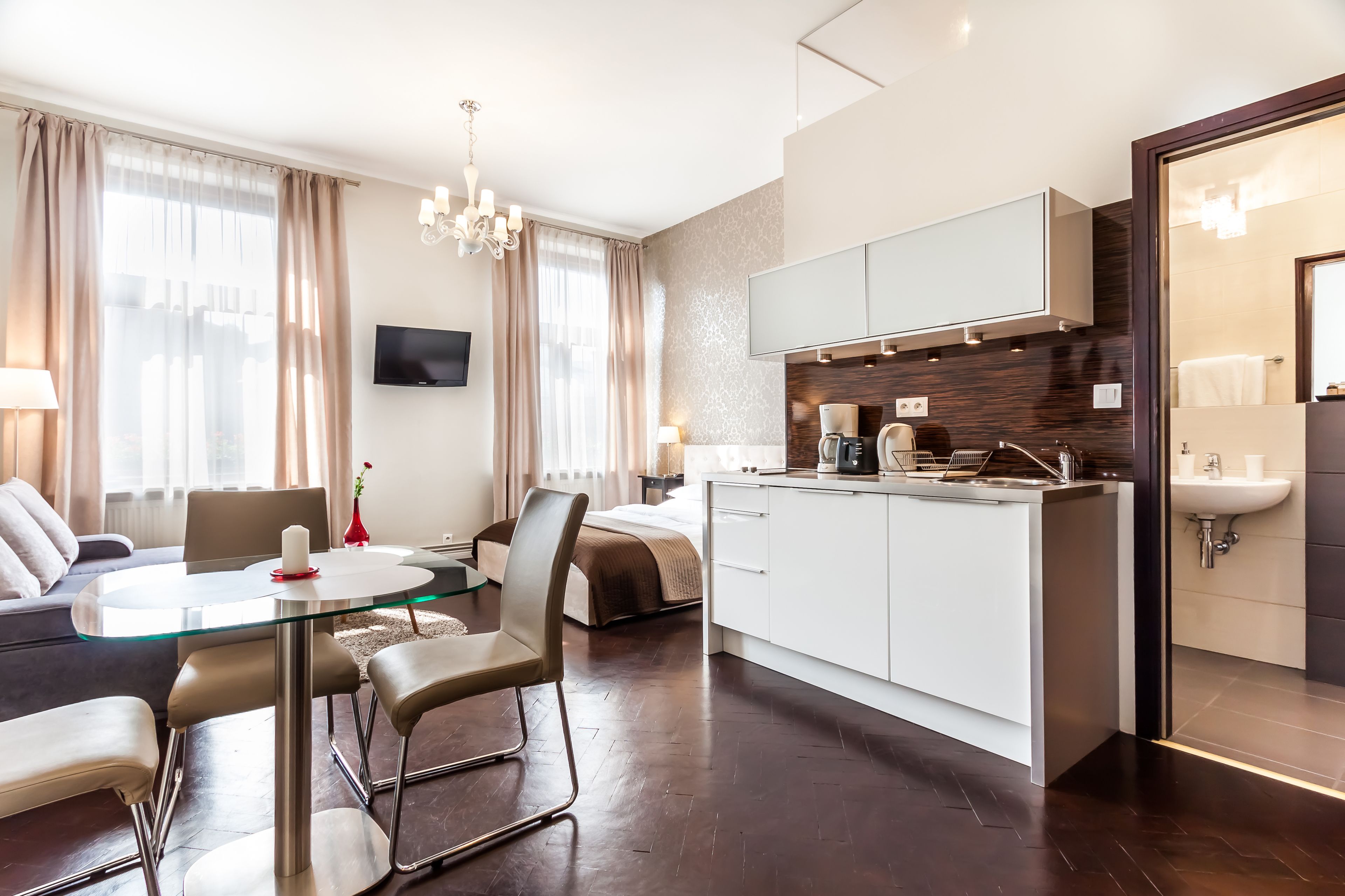 deluxe studio | private kitchenette | fridge, stovetop, coffee/tea maker, electric kettle