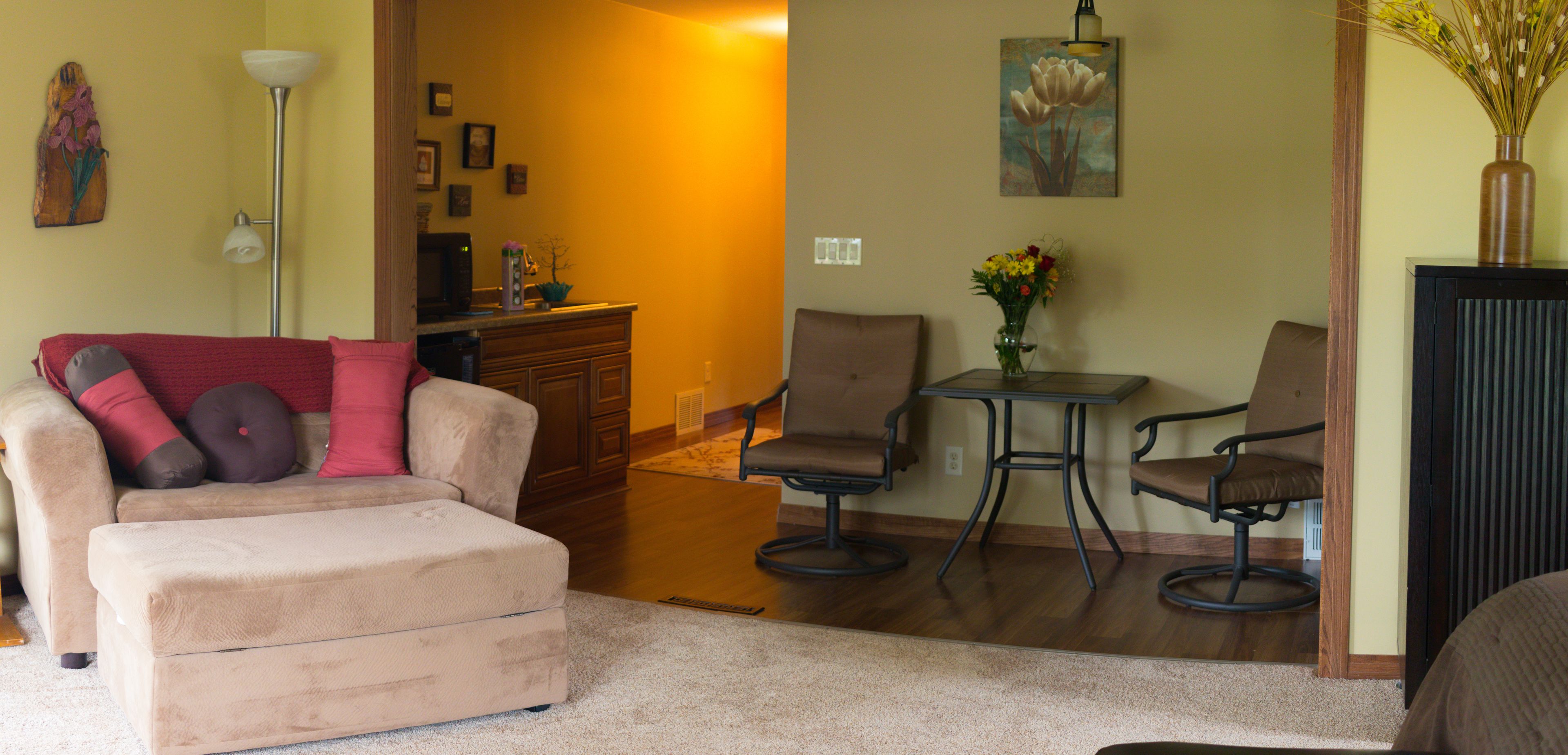 Phòng Suite Deluxe, nhiều giường, bồn tắm thủy lực, quang cảnh hồ bơi | Bộ trải giường bằng vải cotton Ai Cập, bộ đồ giường cao cấp 