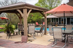 Terrace/patio - Shane Acres Country Inn (Juneau)