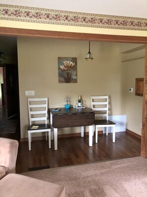 Deluxe Suite, Multiple Beds, Jetted Tub, Pool View | Bathroom | Separate bathtub and shower, deep-soaking bathtub, hair dryer, bathrobes - Shane Acres Country Inn (Juneau)