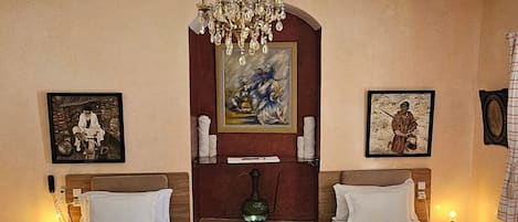 デラックス ルーム 1 ベッドルーム | セーフティボックス (室内)、客室ごとに異なる装飾、デスク、ノートパソコン用作業スペース