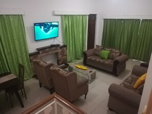 Family House, 3 Bedrooms | Bathroom | Shower, free toiletries, towels - N-Self Catering Lodge (Durban)