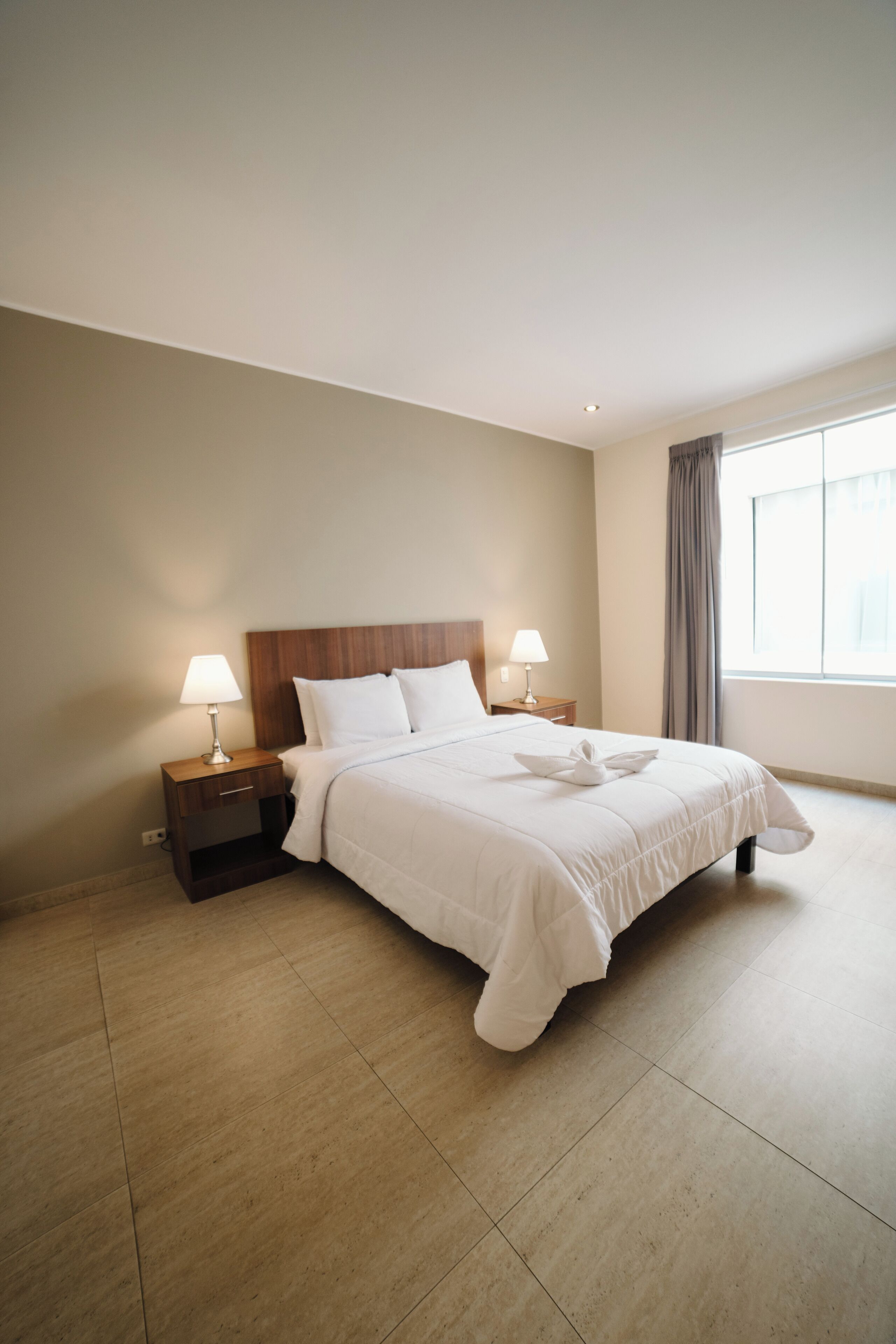 Rom – standard, 1 queensize-seng, ikke-røyk, privat bad | Skrivebord, wi-fi (inkludert) og sengetøy