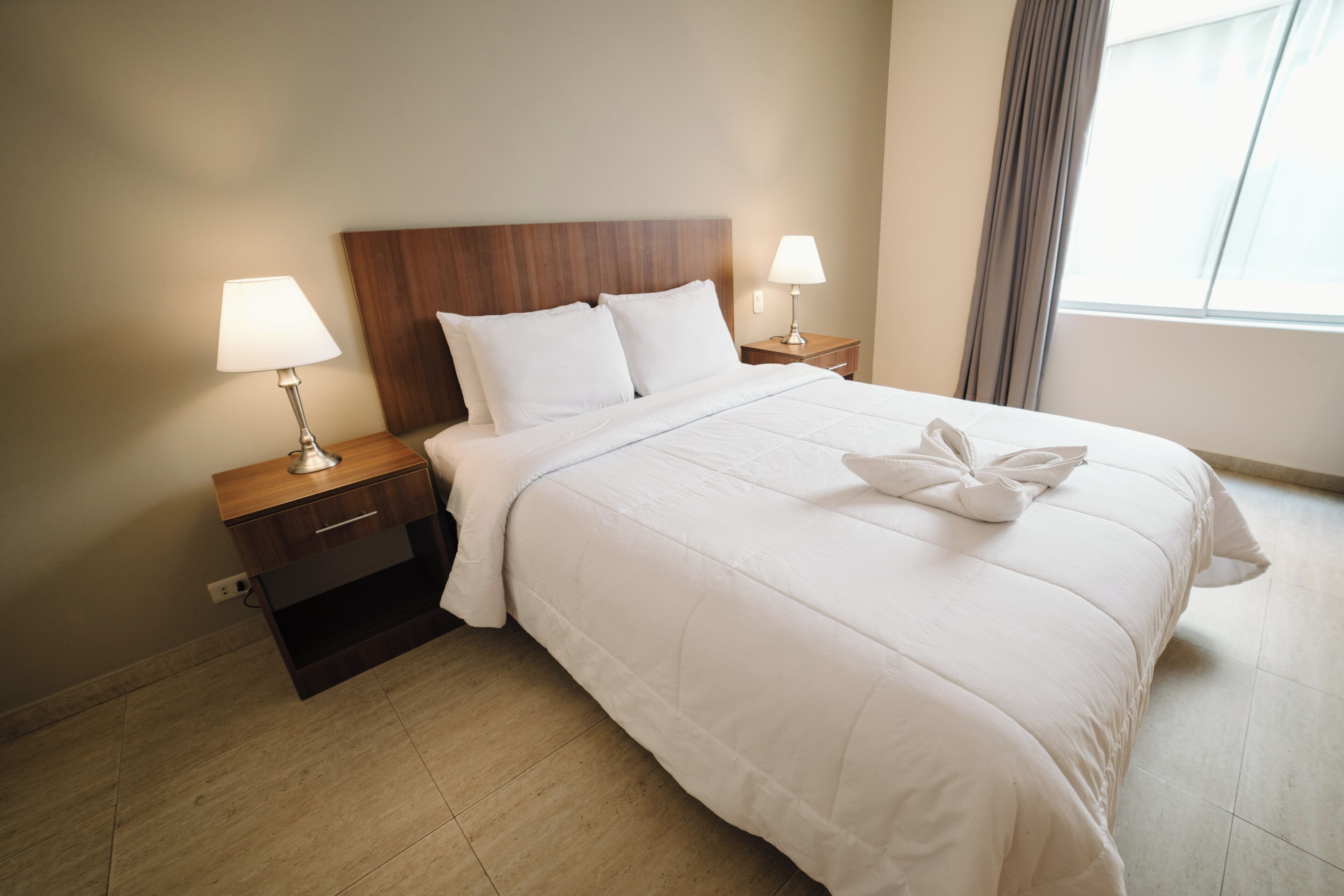 Standard Room, 1 Queen Bed, Non Smoking, Private Bathroom | Desk, free WiFi, bed sheets