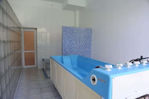 Indoor spa tub - Vanadzor Armenia Health Resort (Vanadzor)
