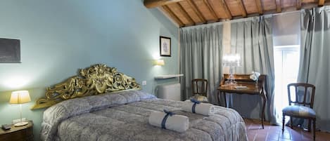 Dobbeltrom | Dundyner, safe på rommet, skrivebord og lydisolert