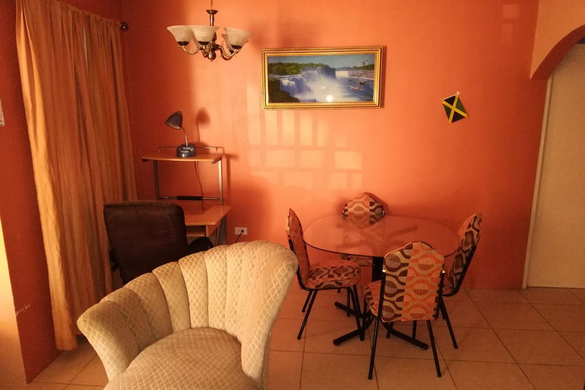 Departamento familiar, varias camas, para no fumadores | Área de sala de estar