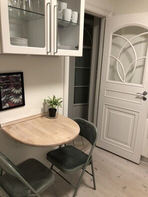 Apartment, Non Smoking | Dapur peribadi | Peti sejuk, ketuhar, dapur, alat memasak/pinggan mangkuk/perkakas dapur
