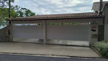 Fachada da propriedade