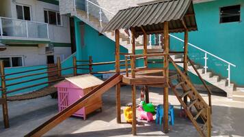 Children’s play area – outdoor