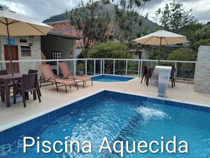 2 outdoor pools, open 10 AM to 9 PM, pool umbrellas - Quitinetes Canto Verde Caraguá (Caraguatatuba)