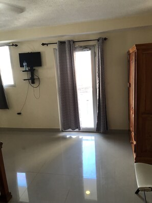 Blackout curtains, iron/ironing board, free WiFi, bed sheets - FRF Hotel (Cap-Haitien)