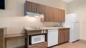 Studio, 2 Queen Beds, Non Smoking | Private kitchen