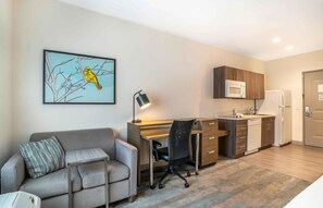 Studio, 1 Queen Bed, Non Smoking | Premium bedding, desk, iron/ironing board, free WiFi - Extended Stay America Premier Suites Greenville Woodruff Rd (Greenville)
