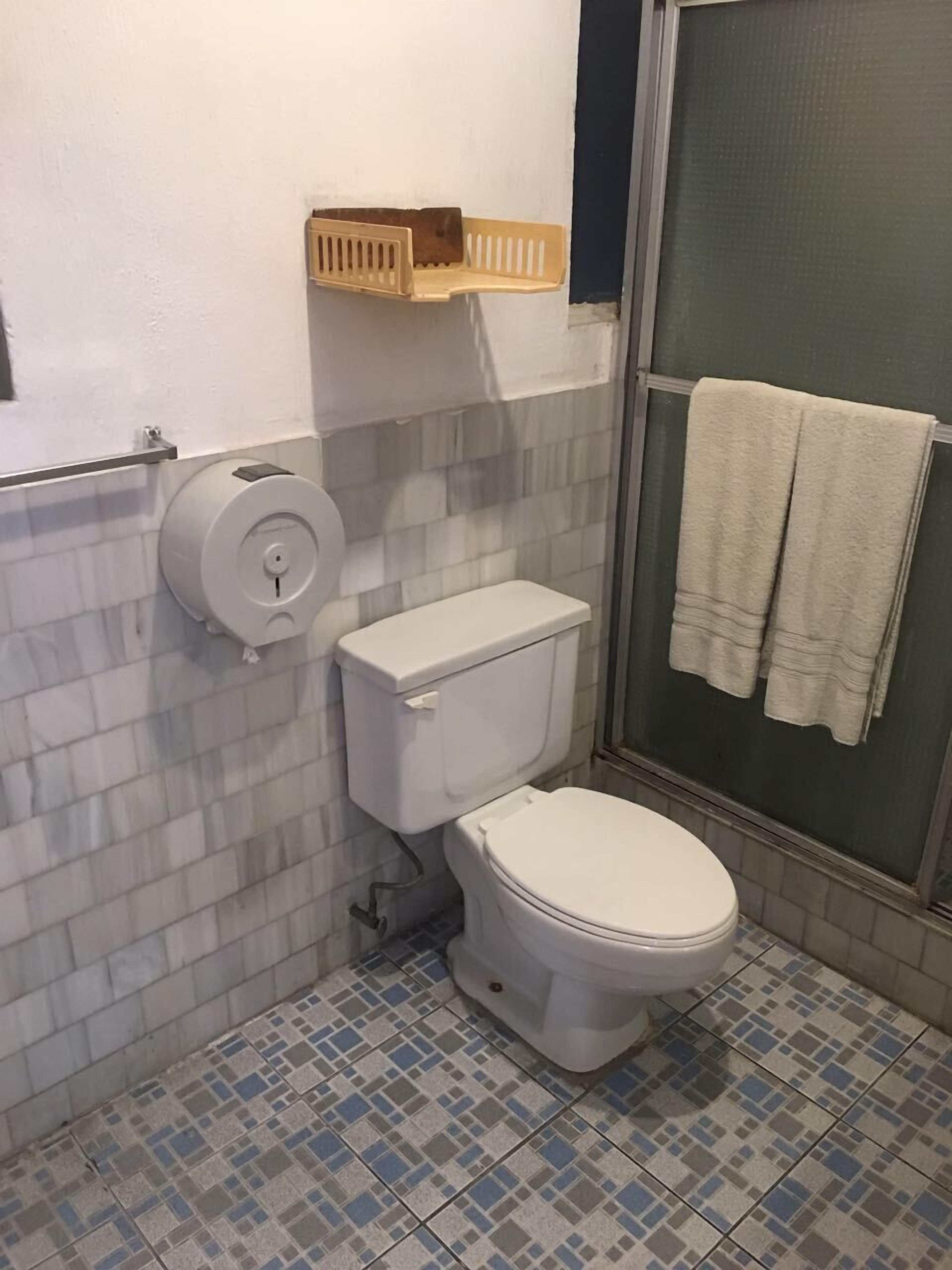 classic quadruple room, multiple beds, non smoking | bathroom | shower, free toiletries, towels