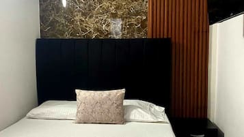 Basic Double Room, 1 Double Bed, Non Smoking | In-room safe, free rollaway beds, free WiFi, bed sheets
