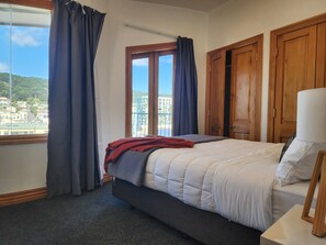 Apartment, 4 Bedrooms, Balcony | Iron/ironing board, free cribs/infant beds, free WiFi, bed sheets - U Suites on Courtenay (Wellington)