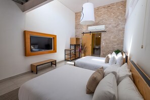 Blackout curtains, free WiFi, bed sheets - Mayan Monkey Los Cabos | Social Hotel (Cabo San Lucas)