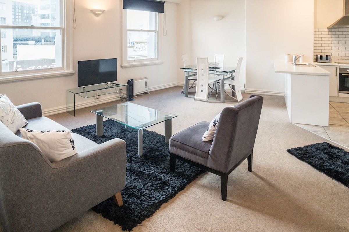 Familie appartement, 2 slaapkamers | Woonkamer | Een flatscreentelevisie