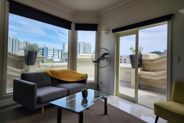 Deluxe Apartment, 2 Bedrooms | Living area