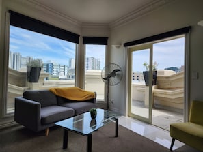 Living area - U Suites on Manners (Wellington)