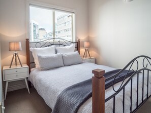 Apartamento, 2 quartos | Ferros/tábuas de passar roupa, berços grátis, Wi-Fi de cortesia