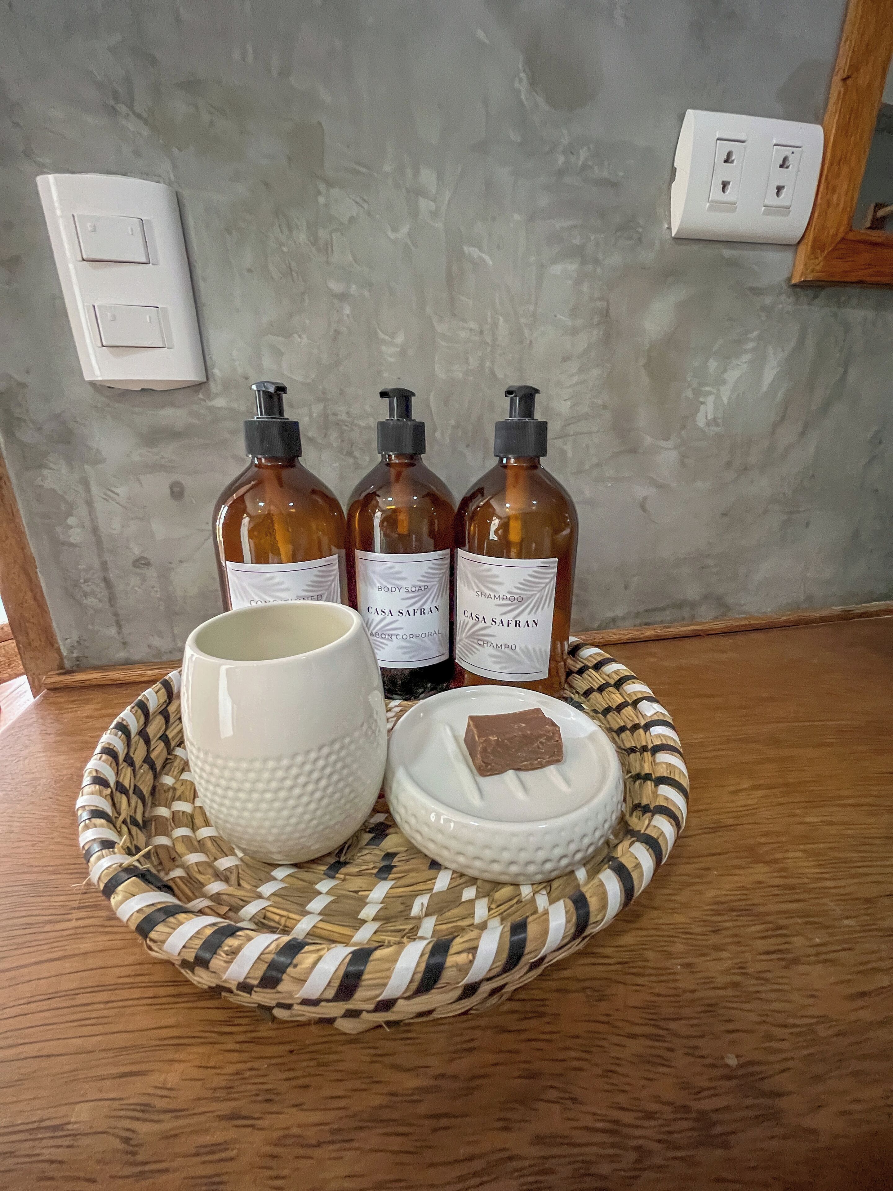 deluxe bungalow, 1 king bed, non smoking, private bathroom | bathroom | rainfall showerhead, free toiletries, hair dryer, towels