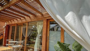 Deluxe Bungalow, 1 King Bed, Non Smoking, Private Bathroom | Premium bedding, minibar, in-room safe, blackout curtains
