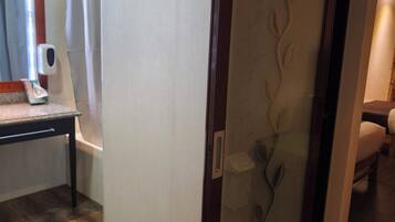 Standard Twin Room | Hypo-allergenic bedding, desk, soundproofing, iron/ironing board