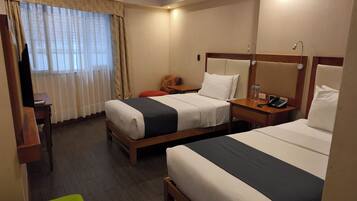 Quarto duplo standard | Roupas de cama antialérgicas, escrivaninha, quartos à prova de som