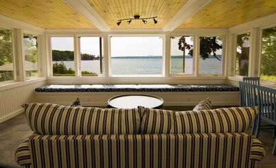 Beachfront Getaway: Acadia & Bar Harbor, A/C, Fire Pit, Gazebo-New for 2025.