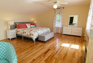 3 bedrooms, iron/ironing board, travel cot, free WiFi