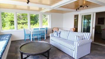 Smart-TV, DVD-Player, Bücher