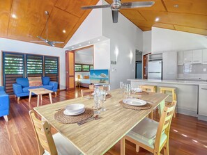 Dining - Pure Magnetic Villa 4, 9 The Esplanade-BOM (Nelly Bay)