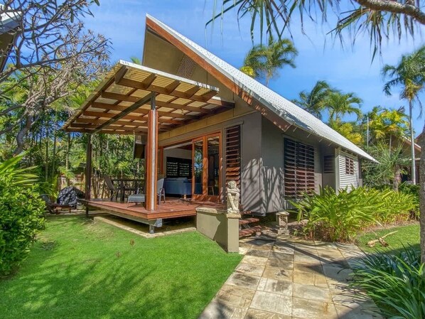 Exterior - Pure Magnetic Villa 4, 9 The Esplanade-BOM (Nelly Bay)